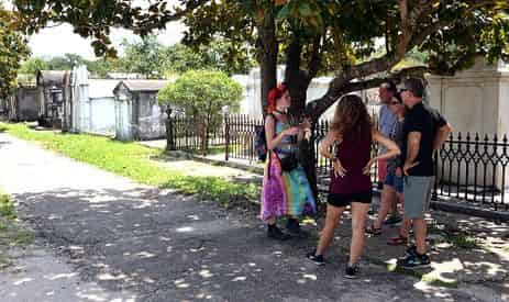 Gardens & Graveyards - Garden District & Cemetery Walking Tour