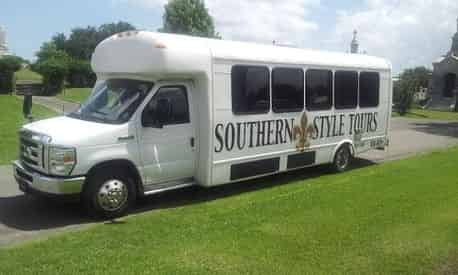 Oak Alley or Laura Plantation Tour with Transportation from New Orleans Hotels
