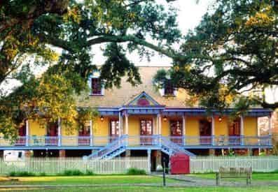Laura & Oak Alley Plantation Tour with Transportation from New Orleans Hotels