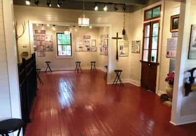 Laura & Oak Alley Plantation Tour with Transportation from New Orleans Hotels