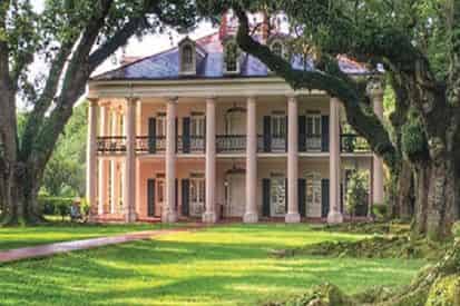 Small Group Tour of Oak Alley & Laura Plantation with Transportation from New Orleans