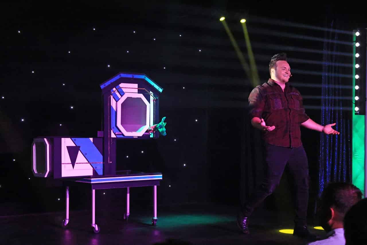 MAXIMUM-MAGIC-Theater-Featuring-Noah-and-Heather-Wells