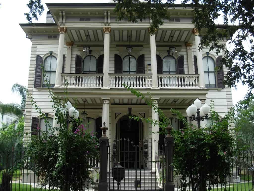 New-Orleans-City-and-Cemetery-Combo-Tour-By-Cajun-Encounters