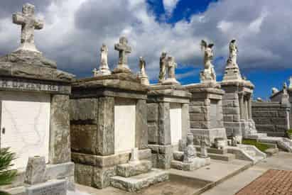Historical New Orleans City & Mansion Tour with Tours By Isabelle