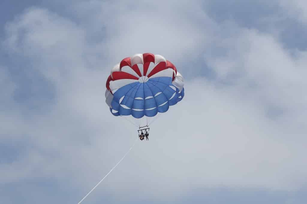 Wet-N-Wild-Watersports-Parasailing