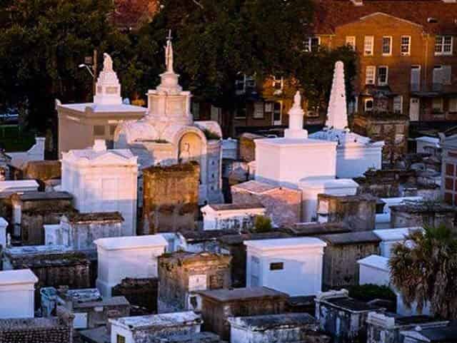 Voodoo-and-Cemetery-Tour-by-New-Orleans-Ghost-Adventures