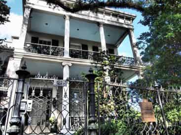 Garden District & Cemetery Combo Walking Tour