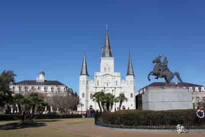 Historical New Orleans City & Mansion Tour with Tours By Isabelle