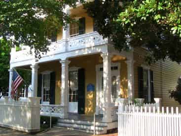 North Hill Tour by Go Retro Tours