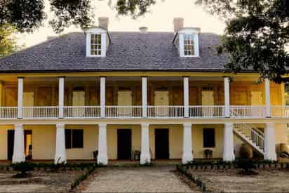 Whitney & St Joseph Double Plantation Tour with Transportation from New Orleans