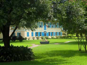 San Francisco Plantation Tour with Transportation from New Orleans Hotels & B&Bs