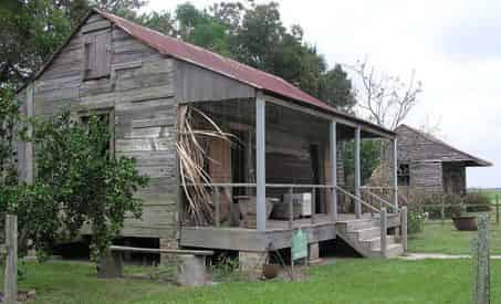 Laura Plantation Tour with Round-Trip Transportation from New Orleans