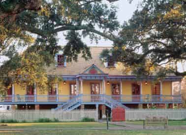 Laura Plantation Tour with Round-Trip Transportation from New Orleans