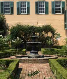 Small Group French Quarter Storytelling Tour with Lucky Bean Tours