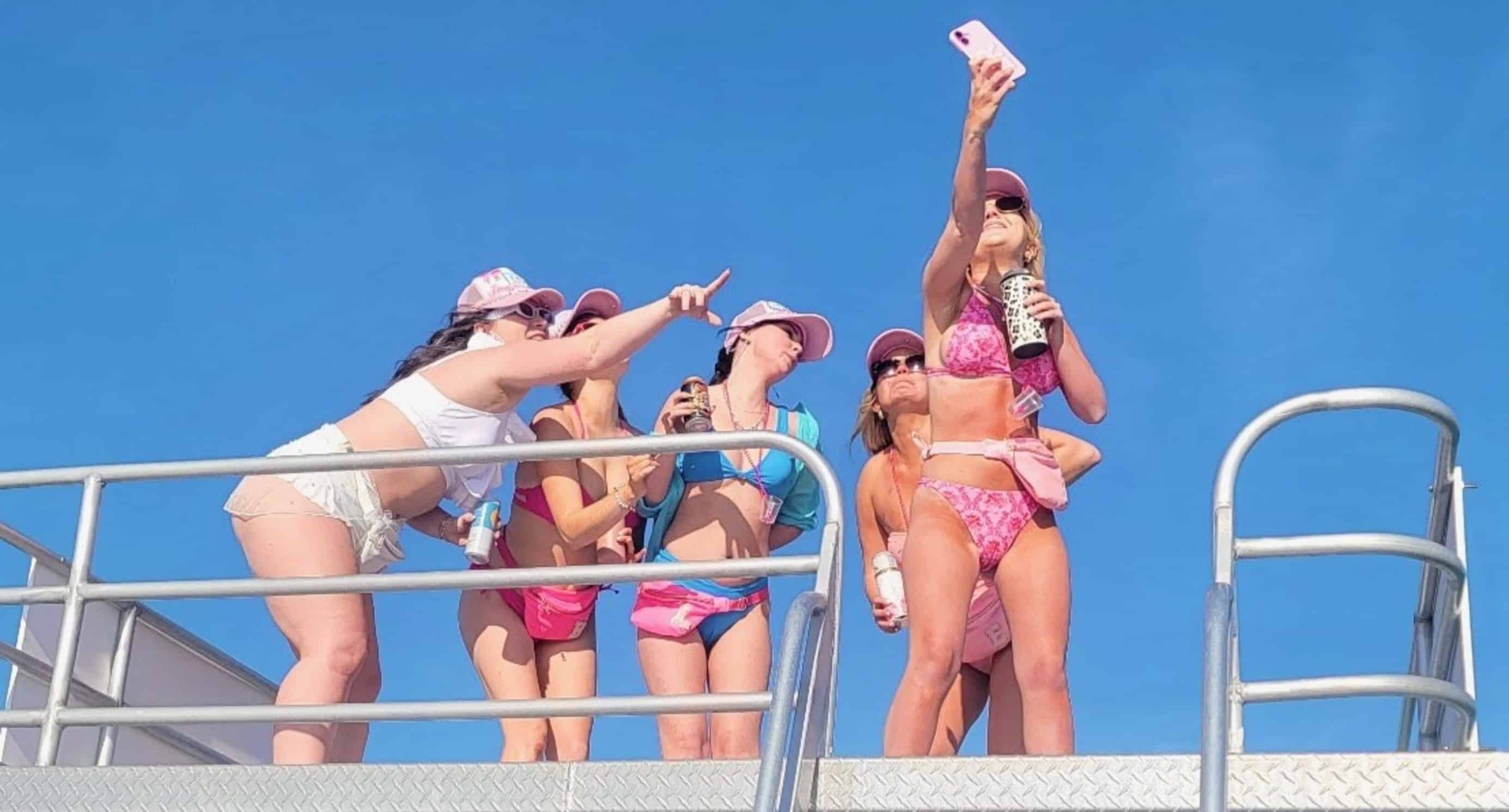 Happy-Harbors-Pontoon-Boat-Rentals-Full-Day