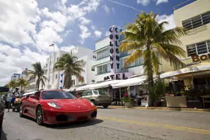 Miami City Tour and Everglades Airboat Excursion with Transportation