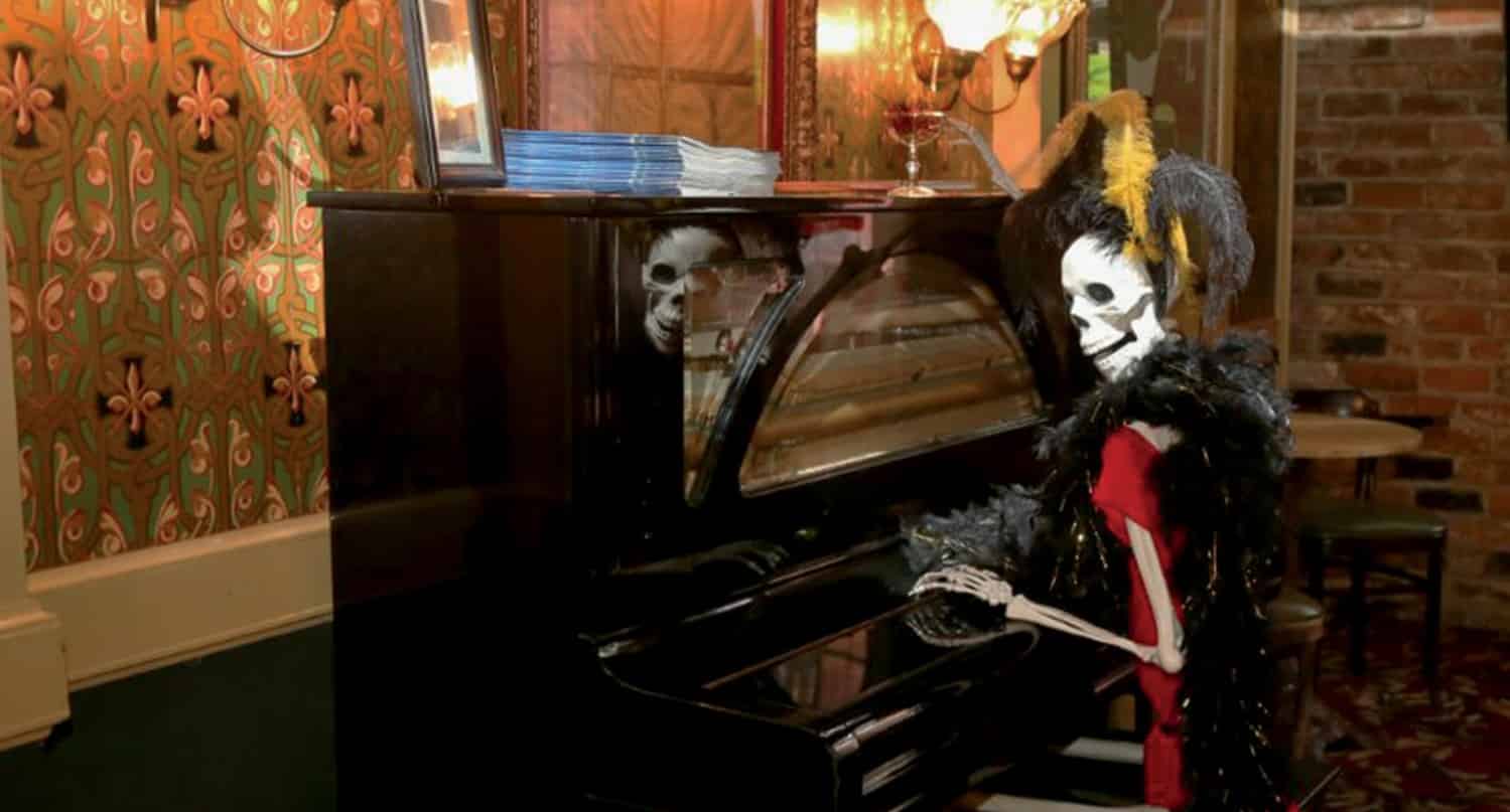 DEAD-OF-NIGHT-Ghost-and-Graveyard-Bus-Tour-by-Haunted-History-Tours