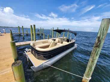 24 Ft Pontoon Rental with Fort Walton Beach Watersports
