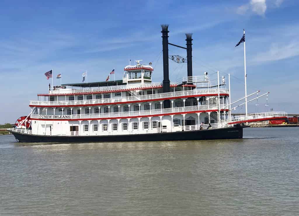 Riverboat-CITY-OF-NEW-ORLEANS-Jazz-Brunch-Cruise
