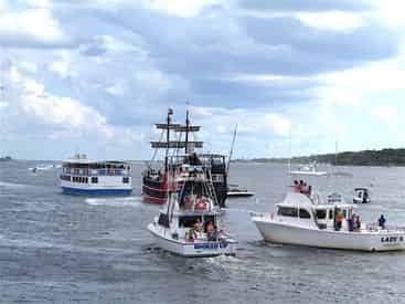 Pirate Battle & Flotilla on the Grand Lagoon