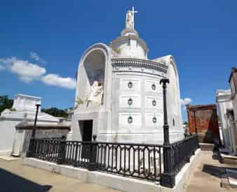 St. Louis Cemetery No. 1 & Voodoo Tour in New Orleans