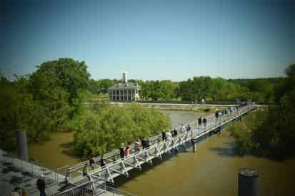 Creole Queen Historic Mississippi River Cruise & Battlefield Tour