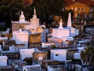Garden District & Lafayette Cemetery #1 Combo Walking Tour