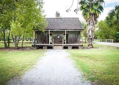 Whitney Museum Plantation & Pontoon Swamp Boat Tour with Transportation