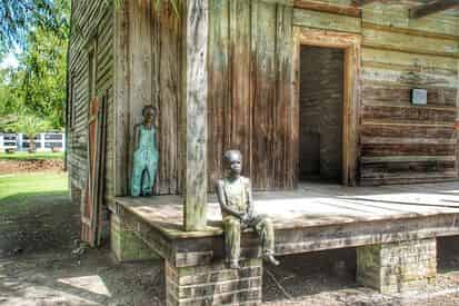 Whitney Museum Plantation & Pontoon Swamp Boat Tour with Transportation