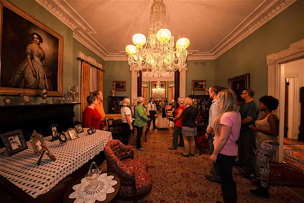 Savannah-Ghosts-and-Gravestones-Trolley-Tour