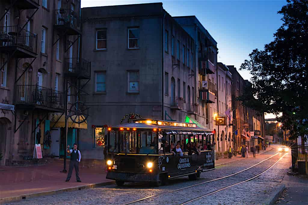 Savannah-Ghosts-and-Gravestones-Trolley-Tour