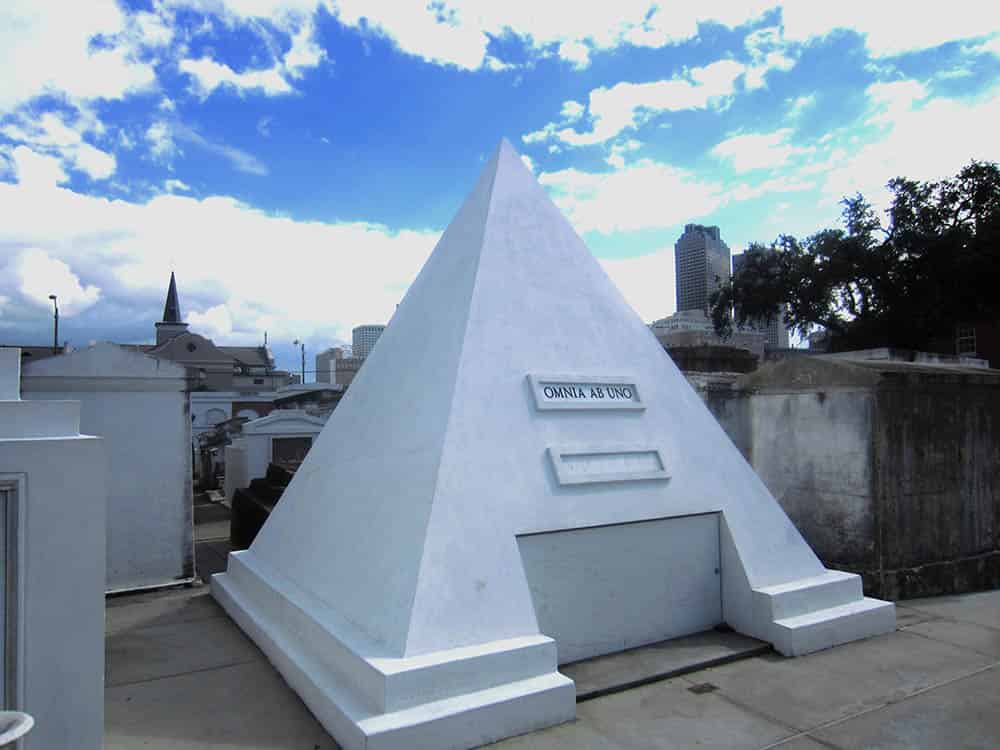 3-in-1-Cemetery-Voodoo-and-French-Quarter-Tour