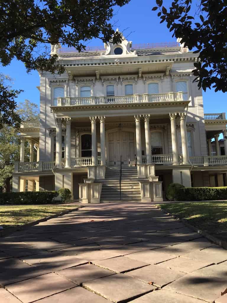 New-Orleans-Garden-District-Architecture-Tour