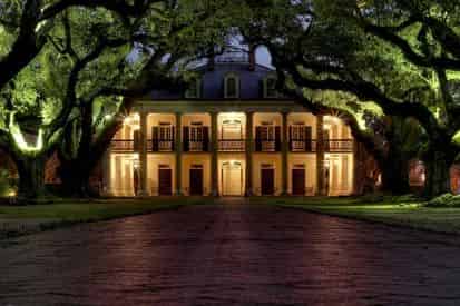 Airboat Swamp & Oak Alley Plantation Tour