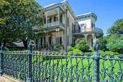 Destined To Be Different: Garden District Historical Tour