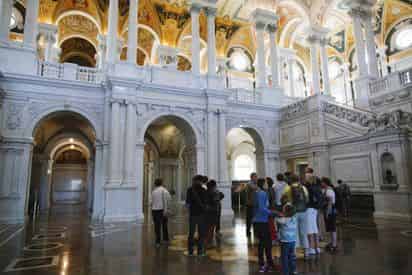 U.S. Capitol Building and Capitol Hill Walking Tour