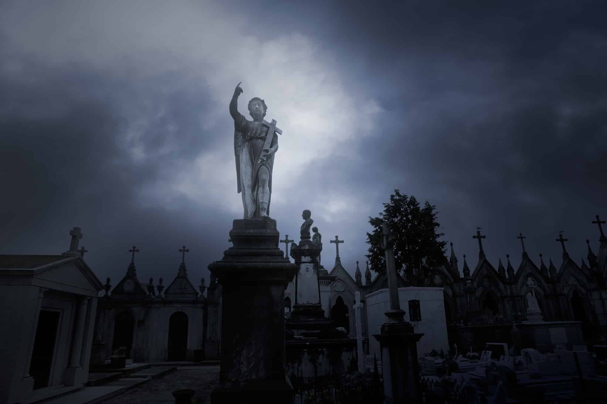 NOLA-Ghost-Riders-BYOB-Nightly-Cemetery-Bus-Tour