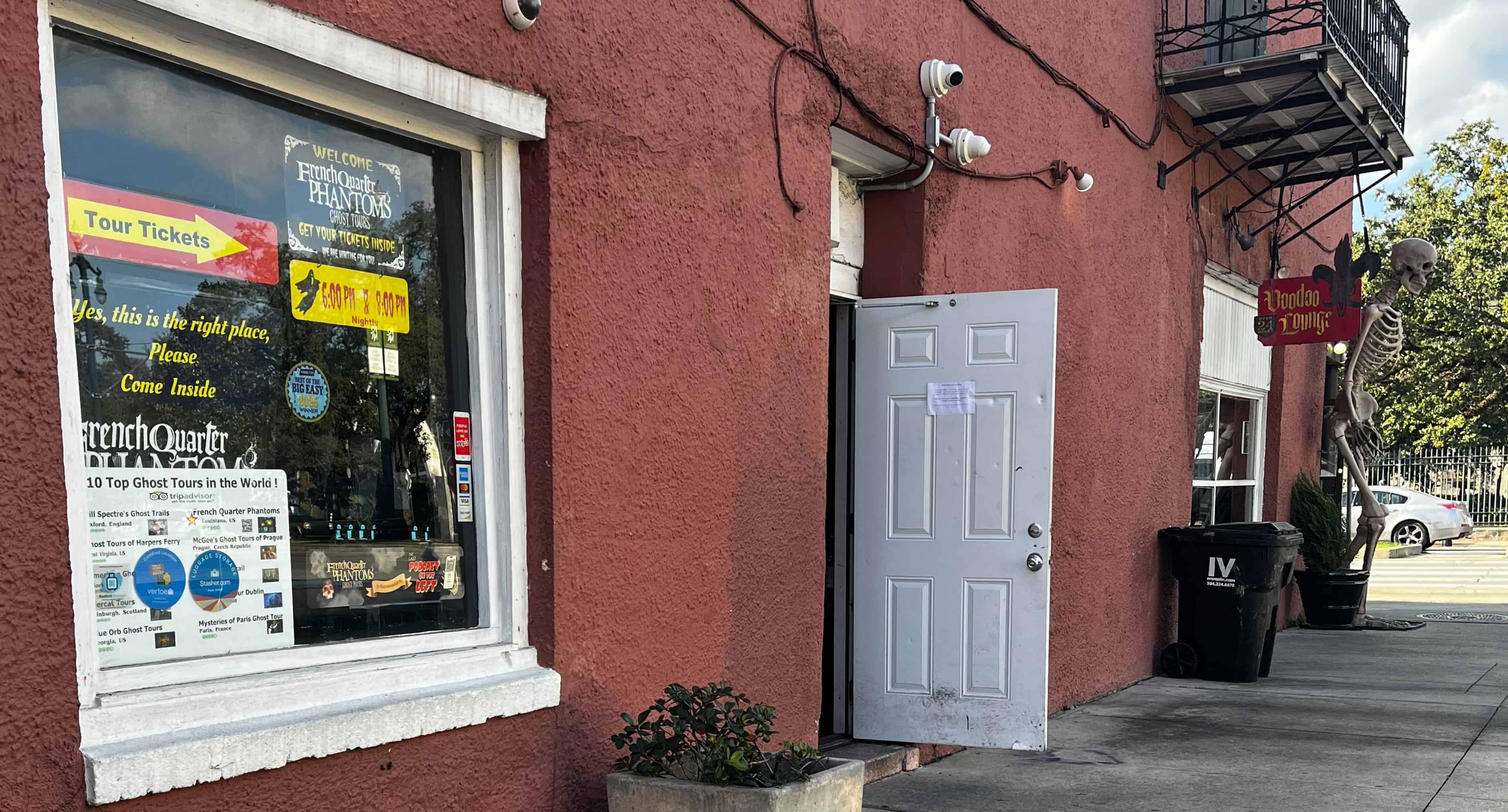 Garden-District-and-Cemetery-Combo-Tour-By-French-Quarter-Phantoms