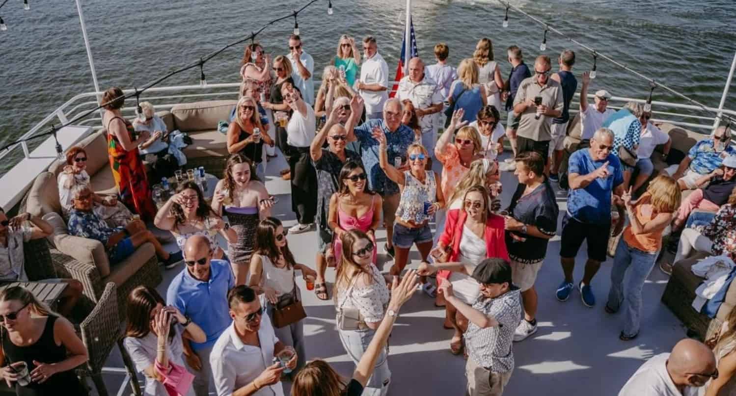 Daytime-Music-Cruise-with-Optional-Meal-Service-on-the-StarLite-Majesty