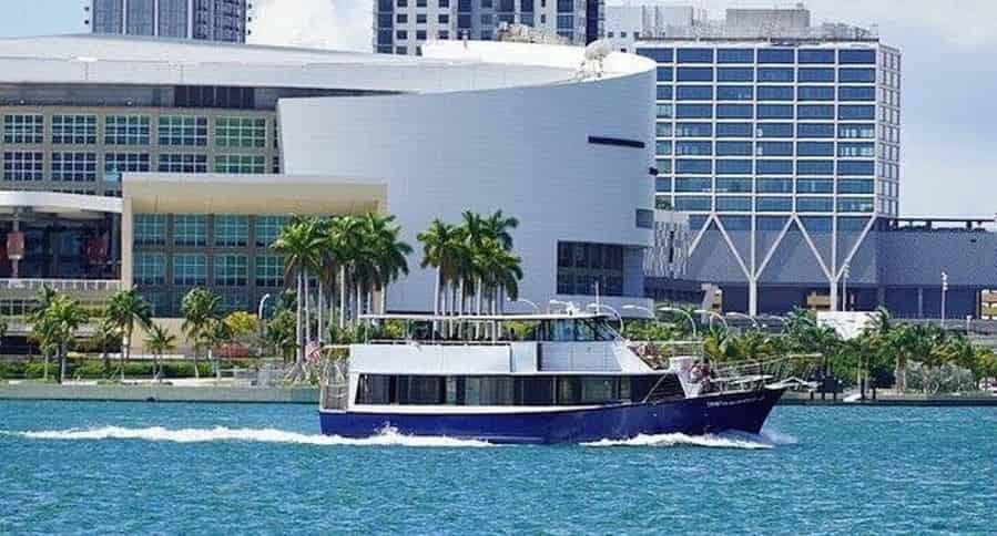 Miami-Sightseeing-Tour-on-Biscayne-Bay