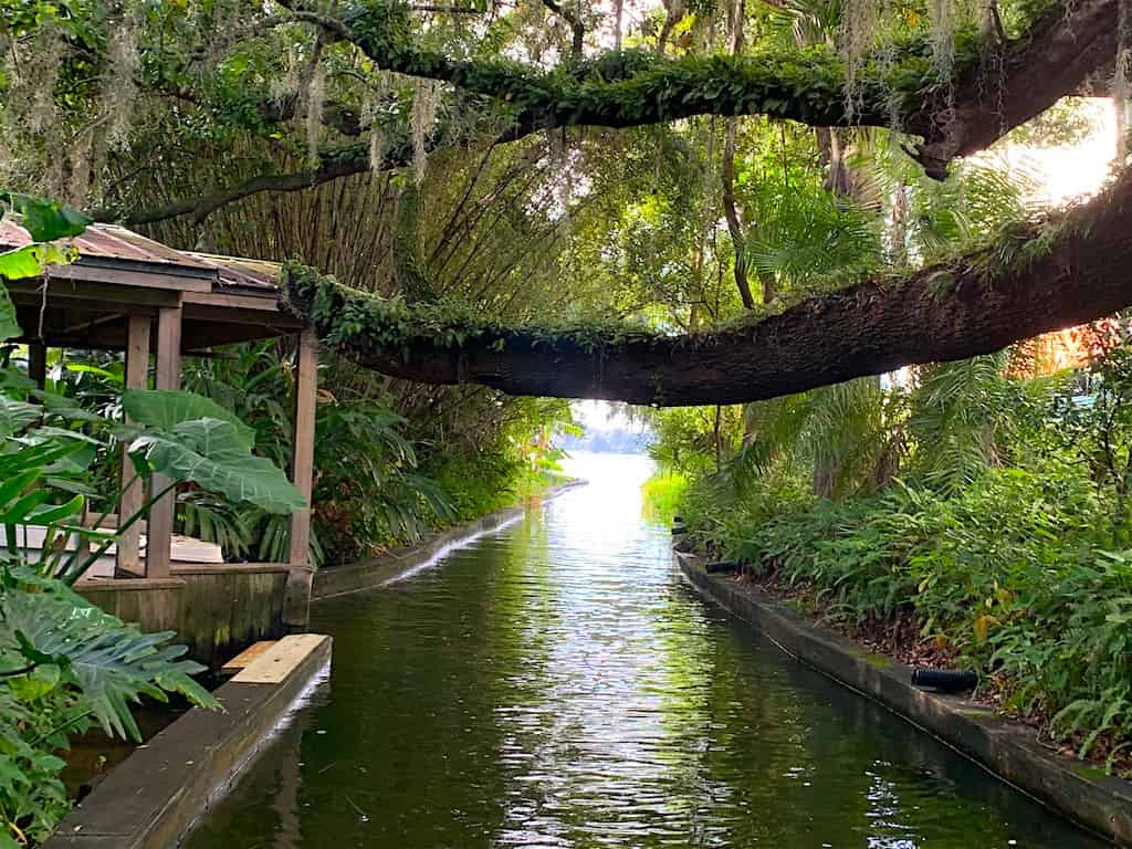 Hello-Neighbor-The-Mister-Rogers-Walking-Tour-and-Boat-Cruise