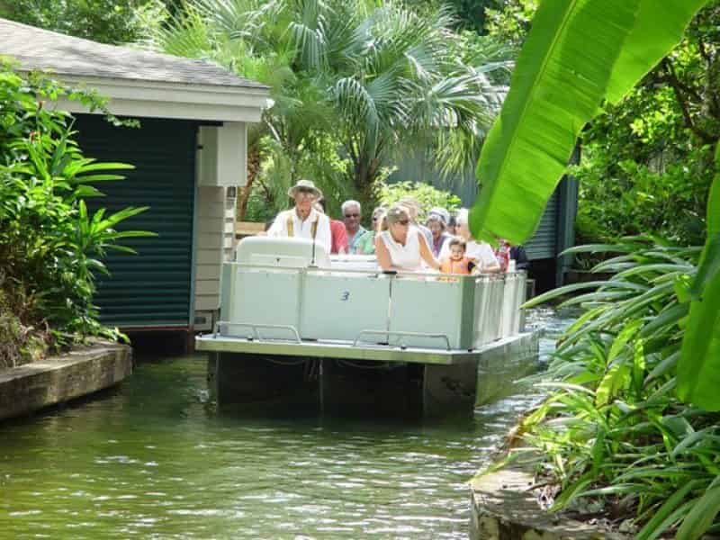 Hello-Neighbor-The-Mister-Rogers-Walking-Tour-and-Boat-Cruise