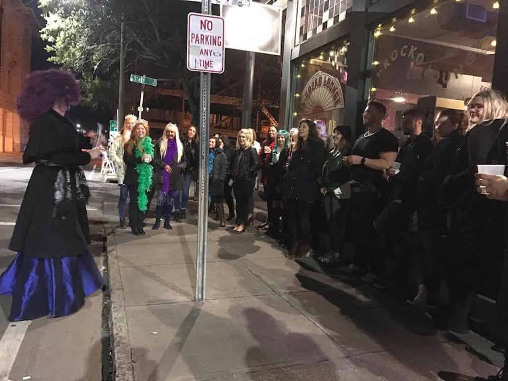 Yes-Queen-Drag-Queen-Pub-Crawl-and-Cabaret