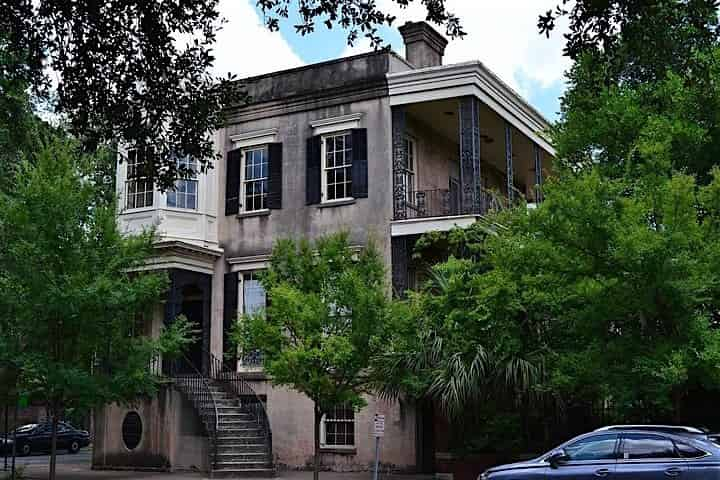 13-Ghosts-Haunted-Walking-Tour-of-Savannah