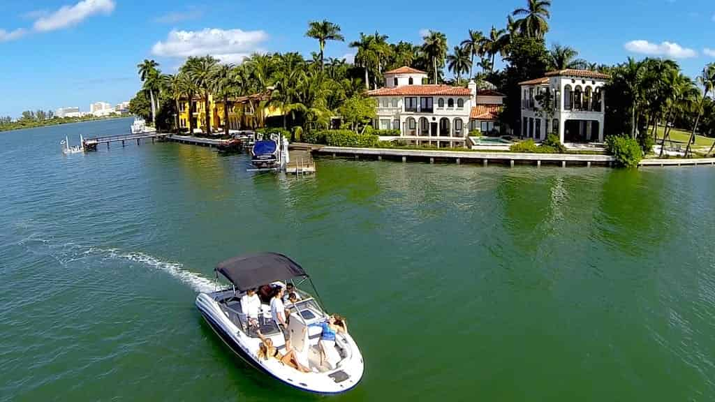 Private-VIP-Miami-Speedboat-Tour