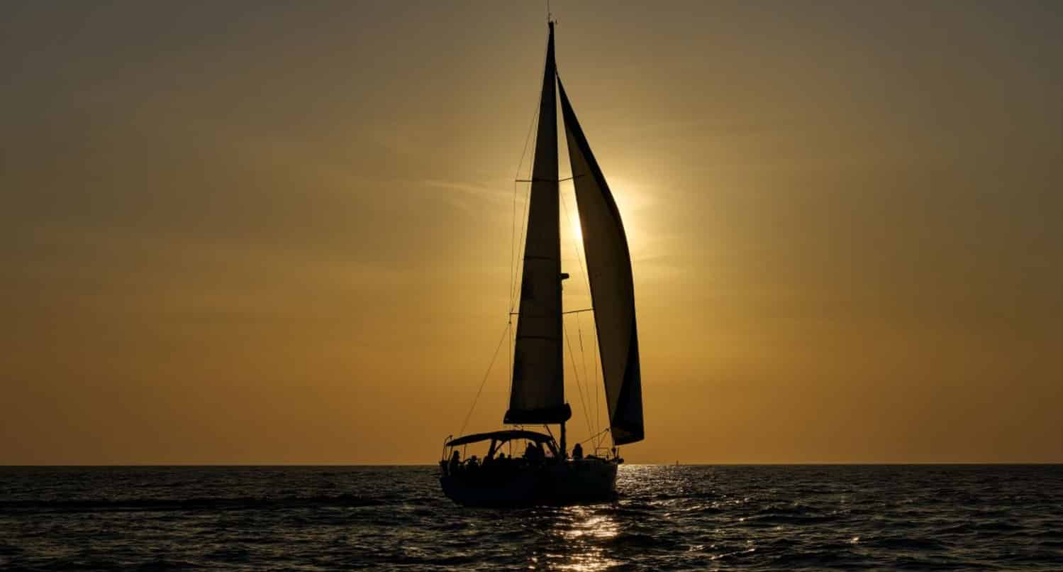 Sunset-and-Dolphin-Sightseeing-on-the-Ohana-Sailboat