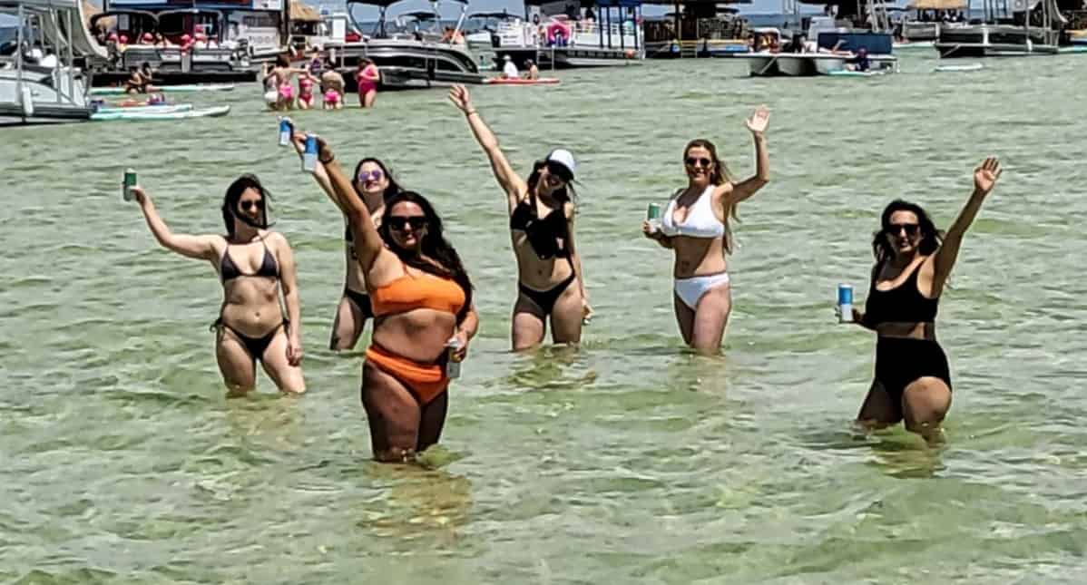 4-Hour-Queens-Chariot-Pontoon-Rental