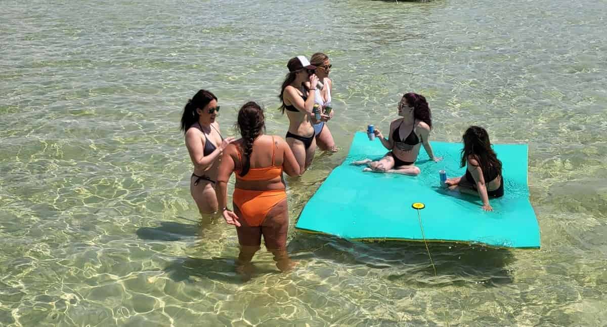 4-Hour-Queens-Chariot-Pontoon-Rental