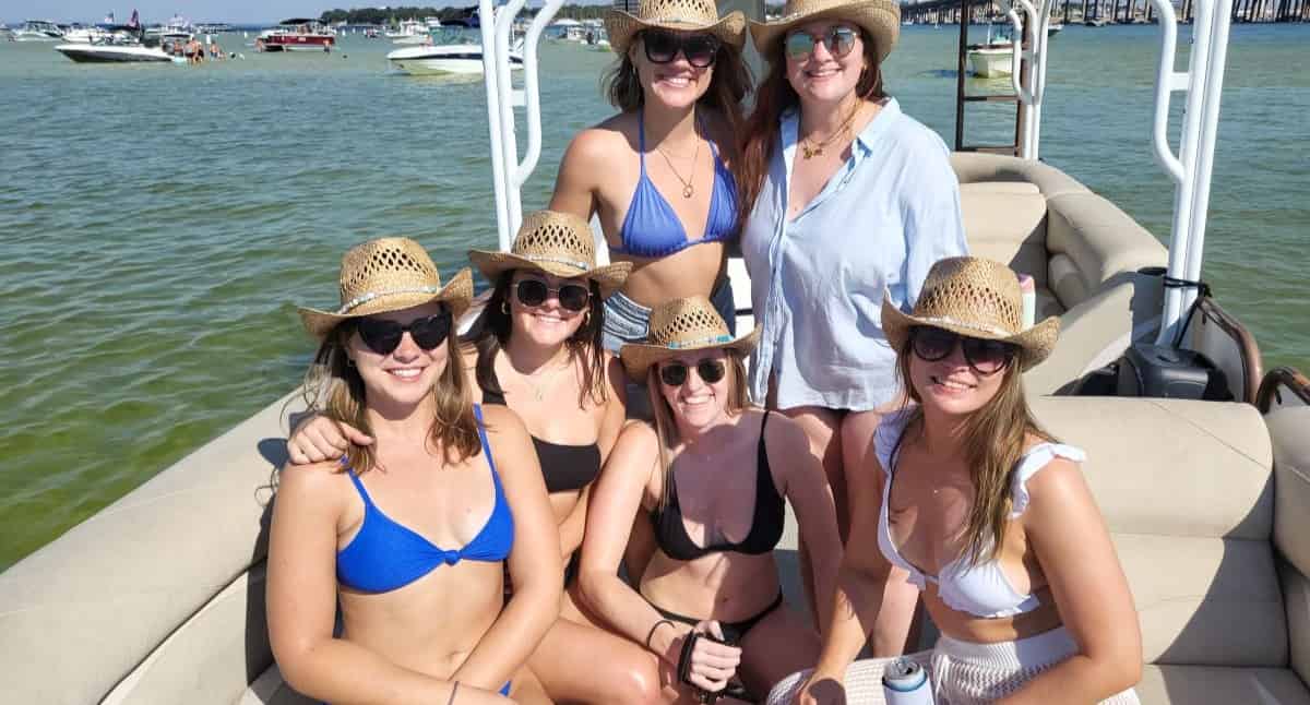 4-Hour-Queens-Chariot-Pontoon-Rental