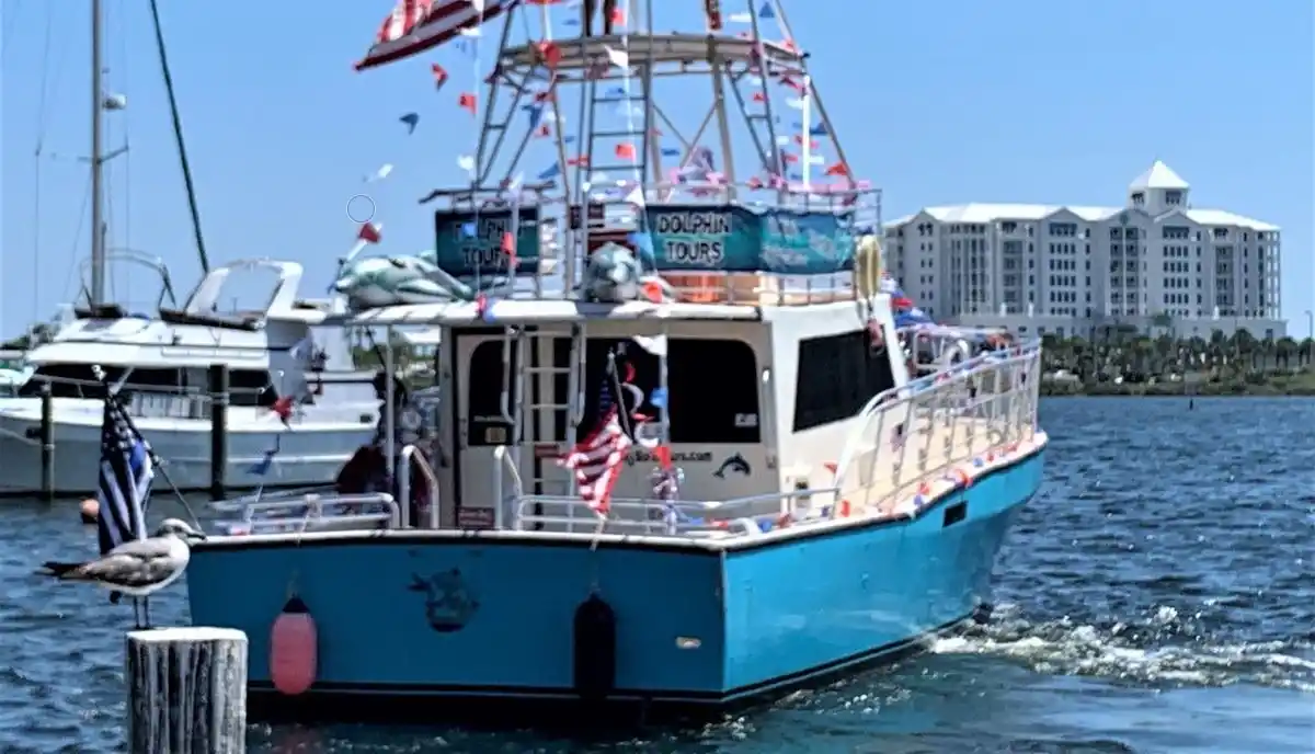 3-Hour-Captained-Scenic-Bay-Tour-plus-Beach-Stop